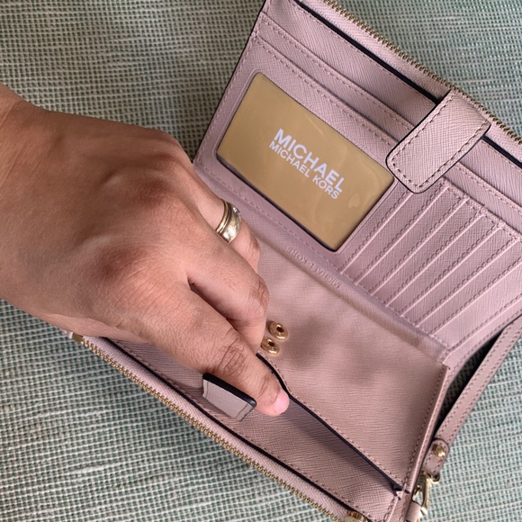 Original Michael kors wristlet with space for mobile phone - Picture 4 of 4
